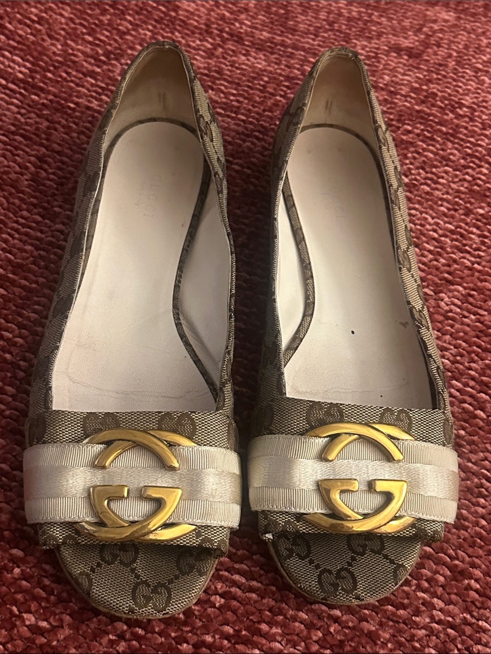 Authentic Gucci GG Canvas Interlocking G Open Toe Flats - Picture 9 of 9